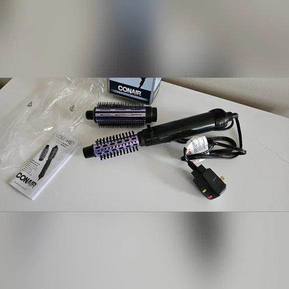 Conair 2-in-1 Hot Air Curling Combo, Includes 1.5" Curl Brush & 1" Aluminum Bris - Picture 2 of 3
